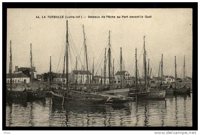 La Turballe 44. LA TURBALLE (Loire-Inf) - Bateaux de P?che au Port devant le Quai bate D44D K44069K C44211C RH008442
