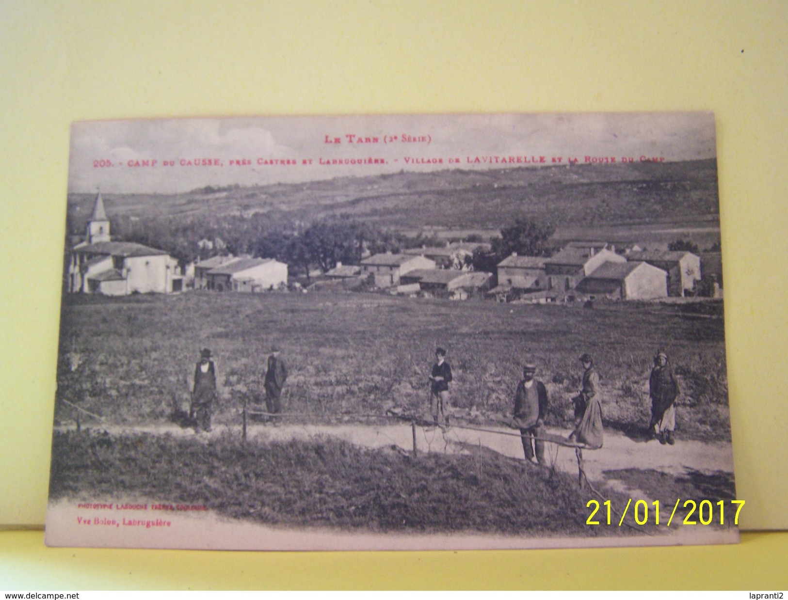 LA VITARELLE (TARN) BURLATS. CAMP DU CAUSSE, PRES CASTRES ET LABRUGUIERE. VILLAGE DE LAVITARELLE ET LA ROUTE DU CAMP