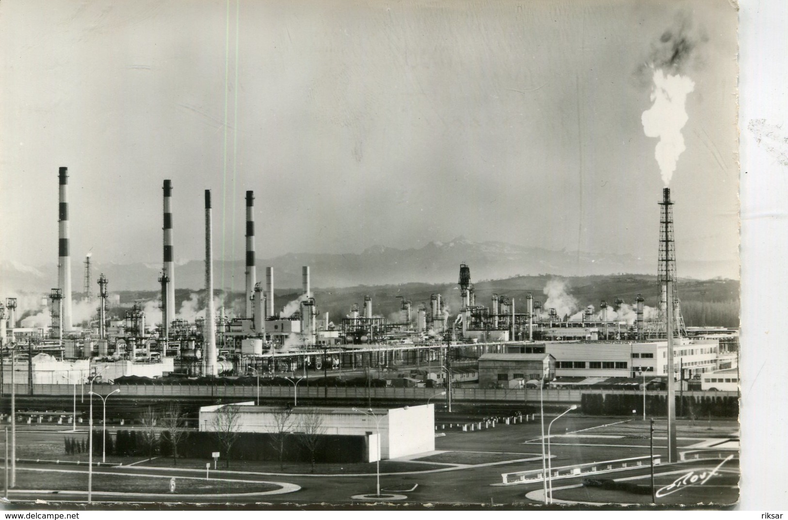 LACQ(USINE DE PETROLE)