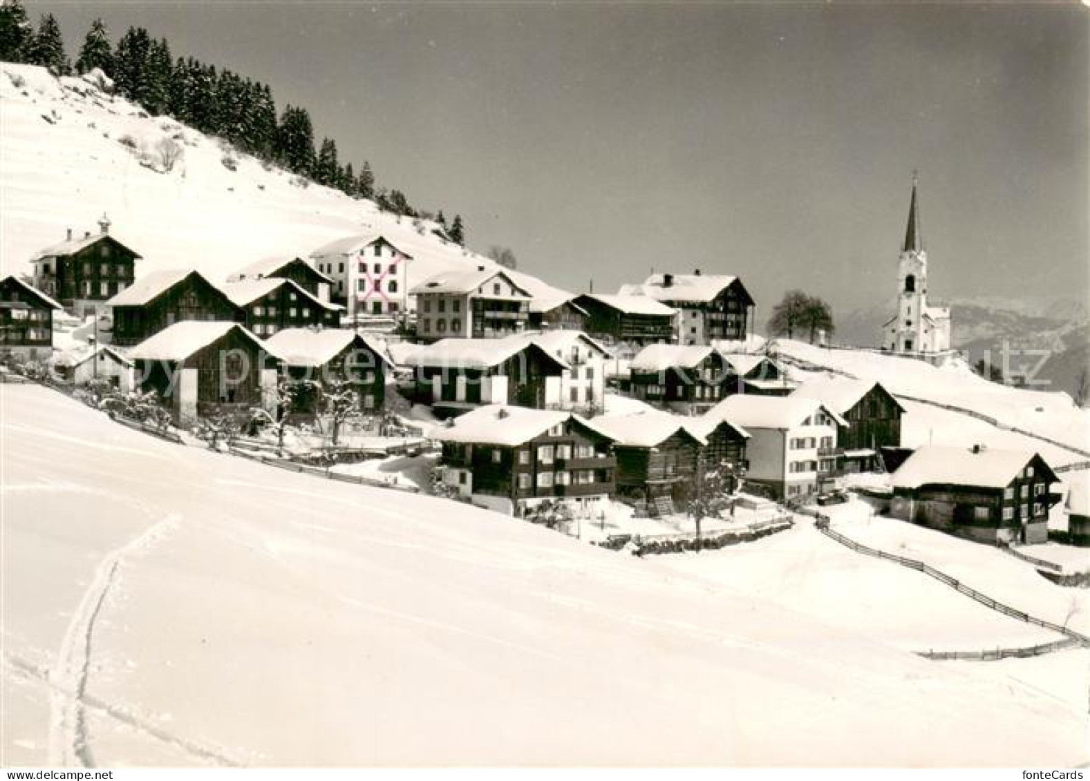 Ladir GR Winterpanorama mit Kirche