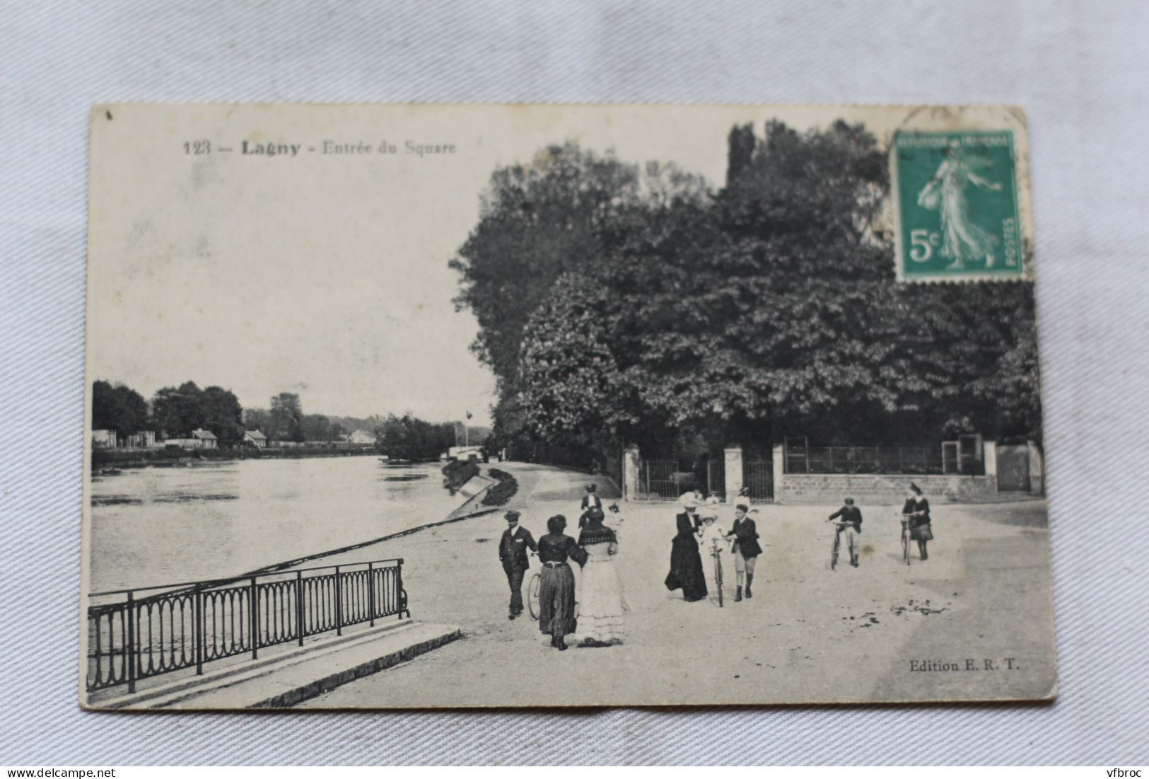 Lagny, entrée du square, Seine et Marne 77