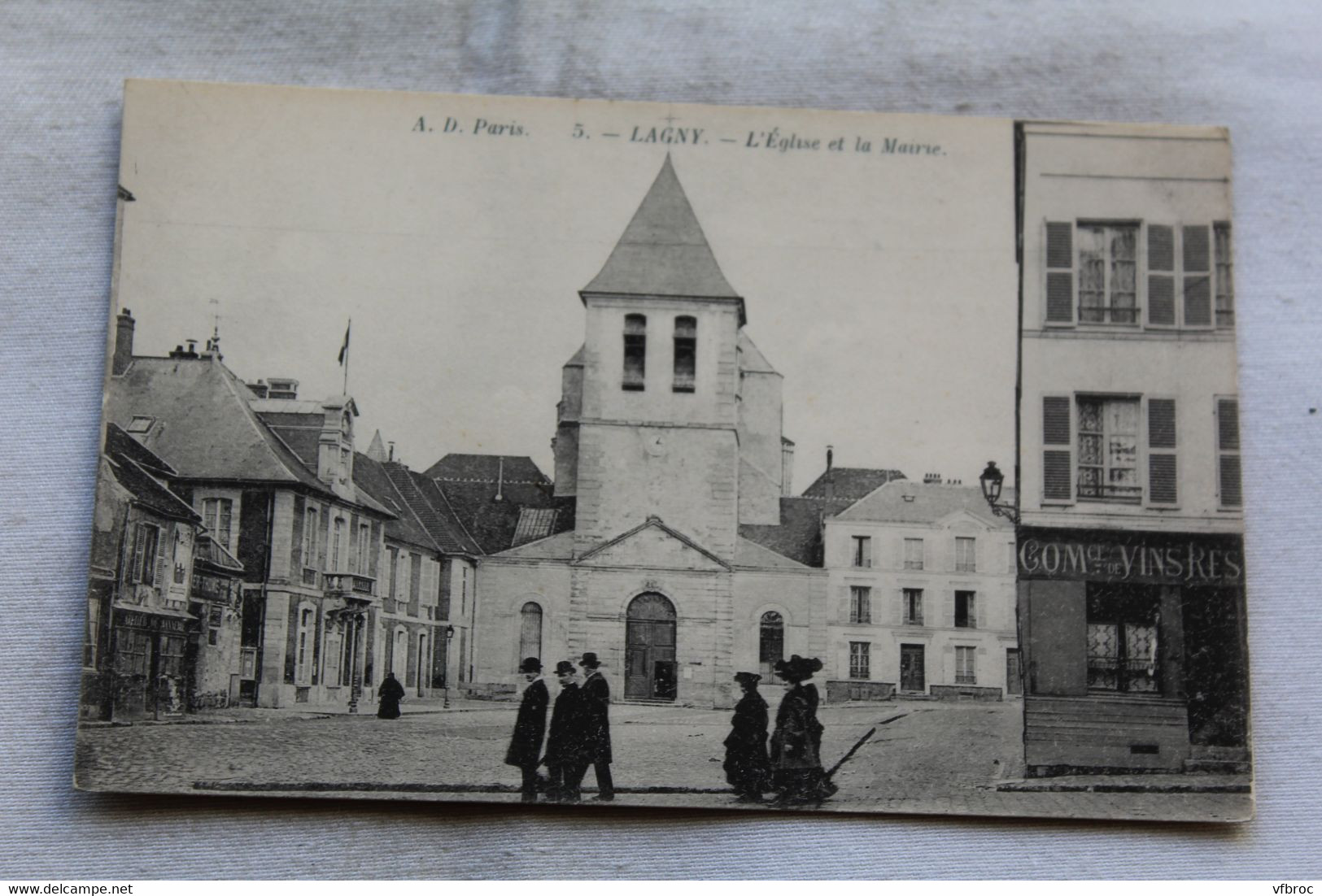 Lagny, l'église et la mairie, Seine et Marne 77