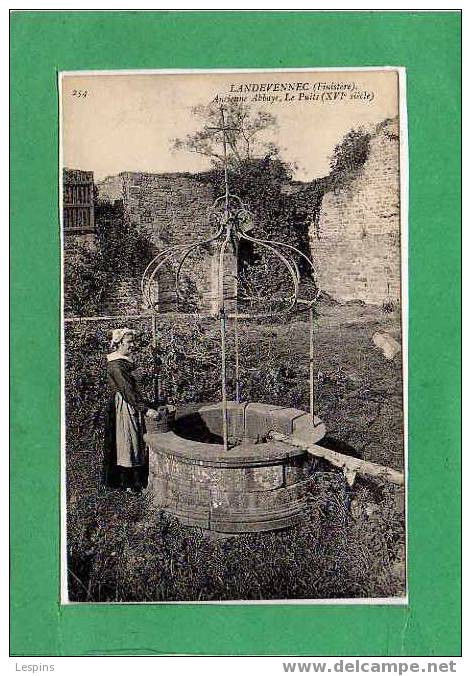 LANDEVENNEC --  Ancienne Abaye,Le Puits ....