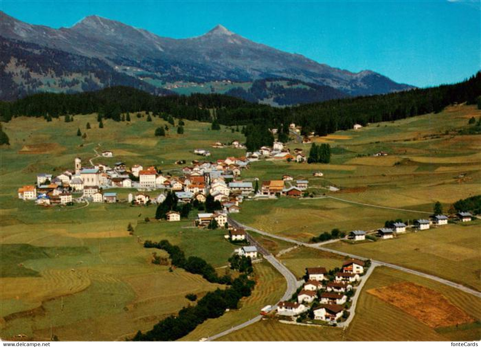 Lantsch Lenz GR Fliegeraufnahme mit Piz Danis und Staetzerhorn