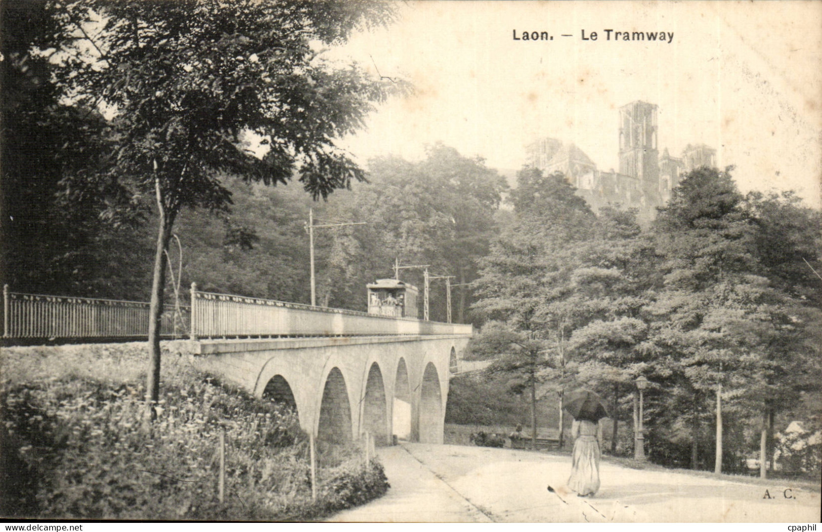 Laon - Le Tramway - CPA