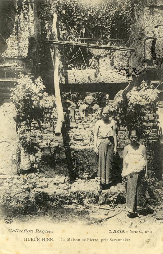 Laos - Hueun-Hinn - Maison de Pierre - Architecture Insolite - Troglodyte