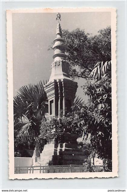 Laos - Stupa (structure architecturale bouddhiste) - CARTE PHOTO - Ed. inconnu