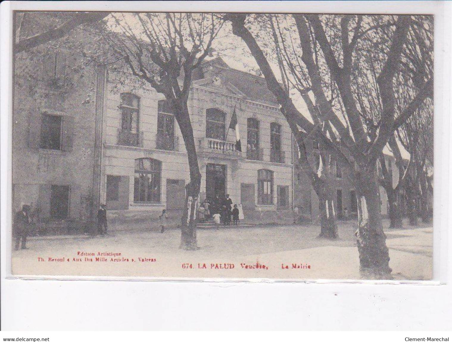 LAPALUD: la mairie - très bon état