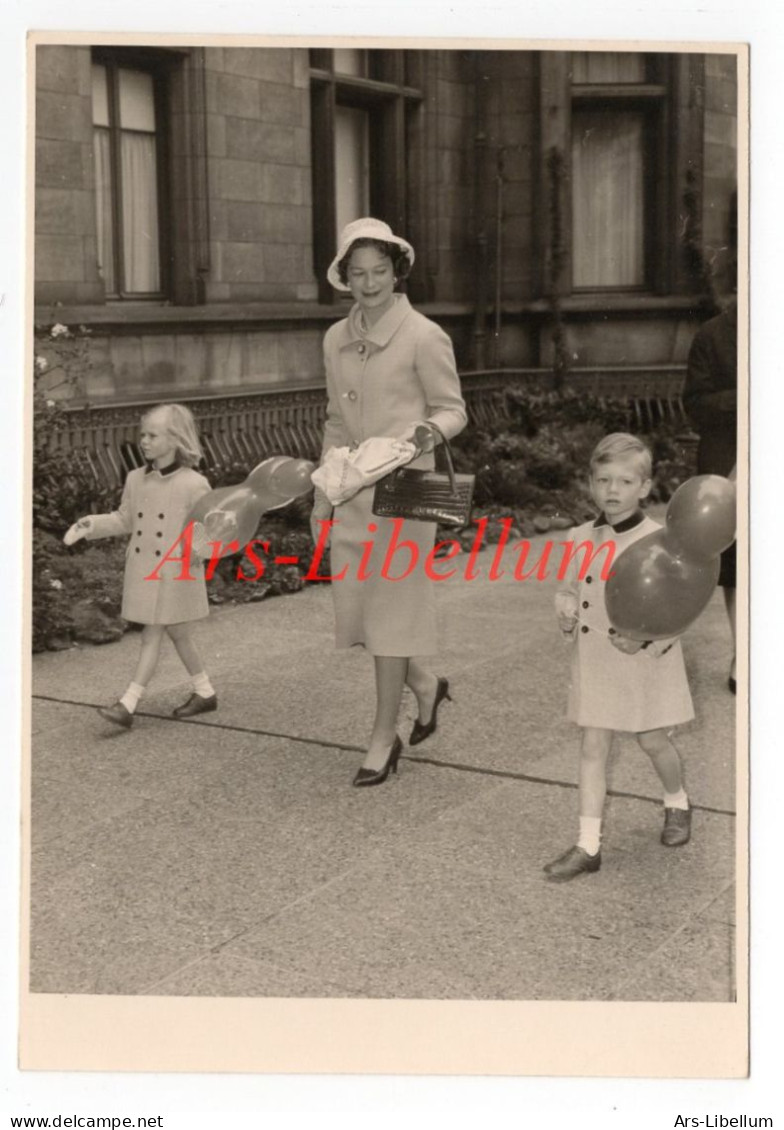 Large postcard / ROYALTY / famille grand-ducale luxembourgeoise / luxemburgische Monarchie / Tony Krier / unused