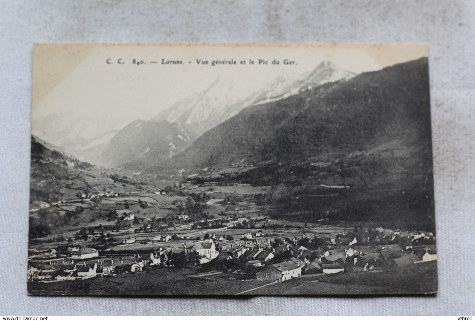 Laruns, vue générale et le pic du Ger, Pyrénées Atlantiques 64
