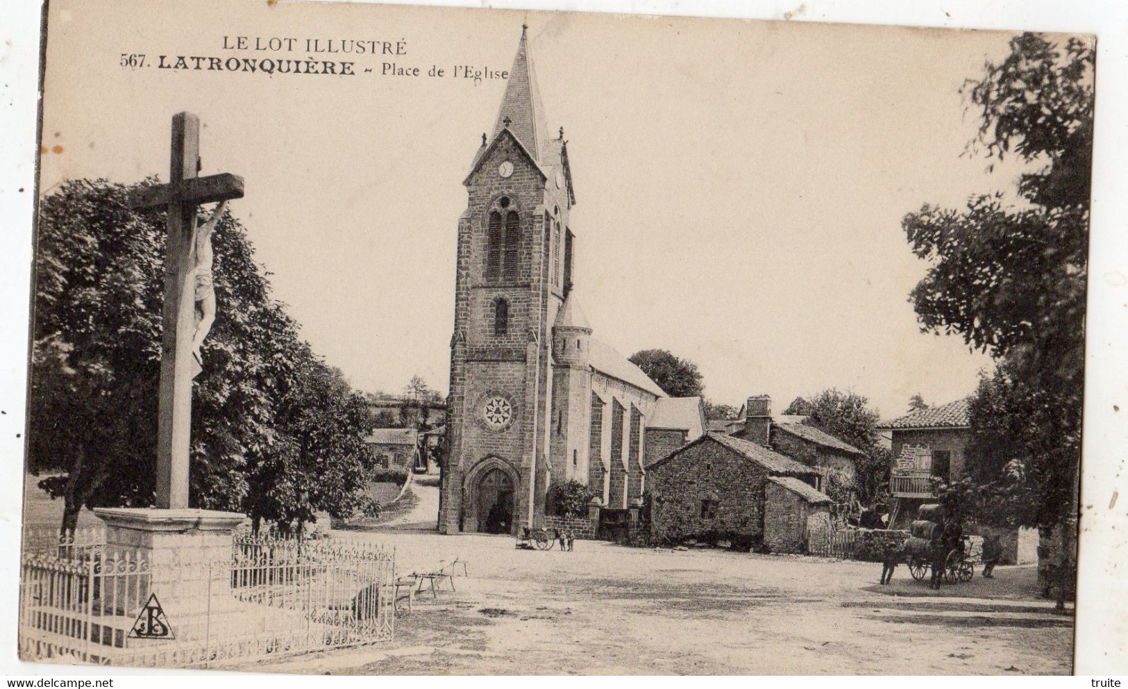 LATRONQUIERE PLACE DE L'EGLISE