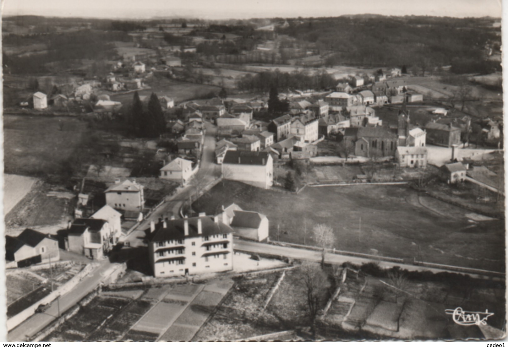 LATRONQUIERE  VUE AERIENNE