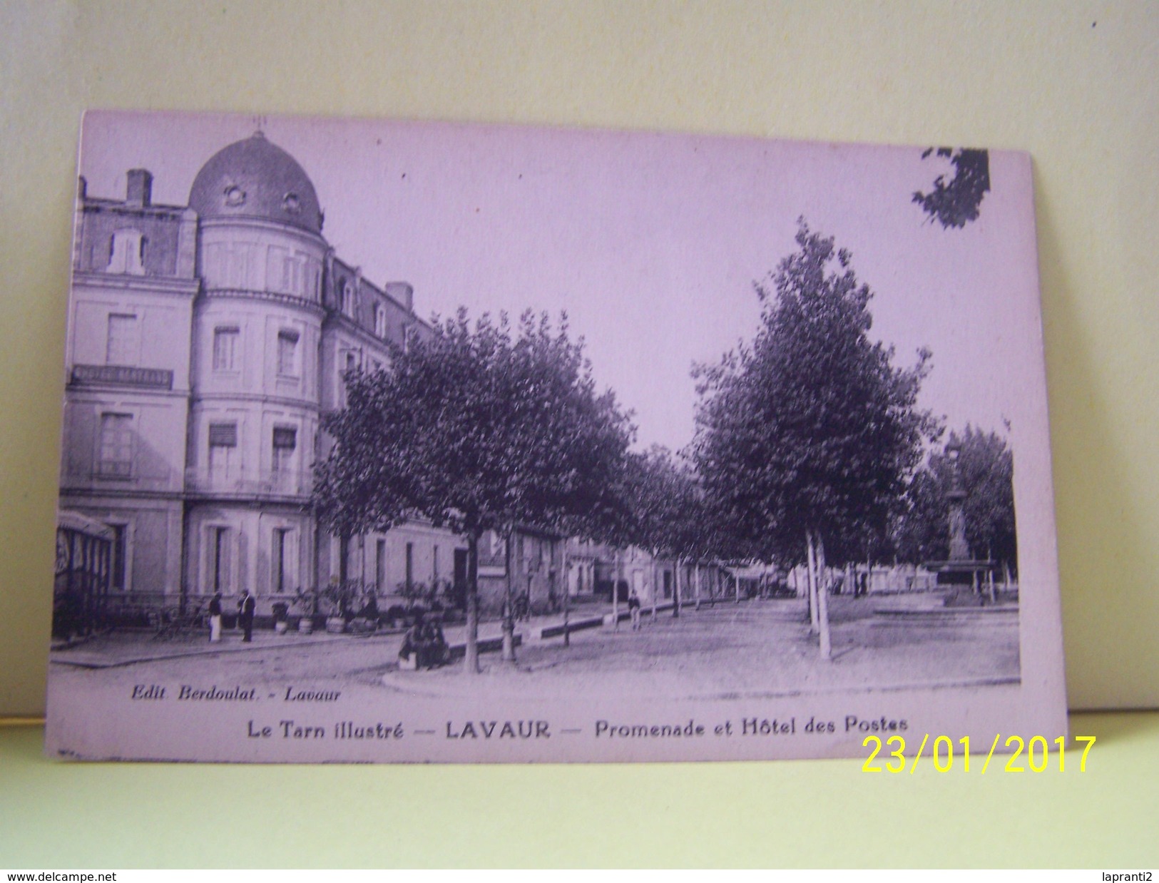 LAVAUR (TARN) LES FONTAINES. PROMENADE ET L'HOTEL DES POSTES.