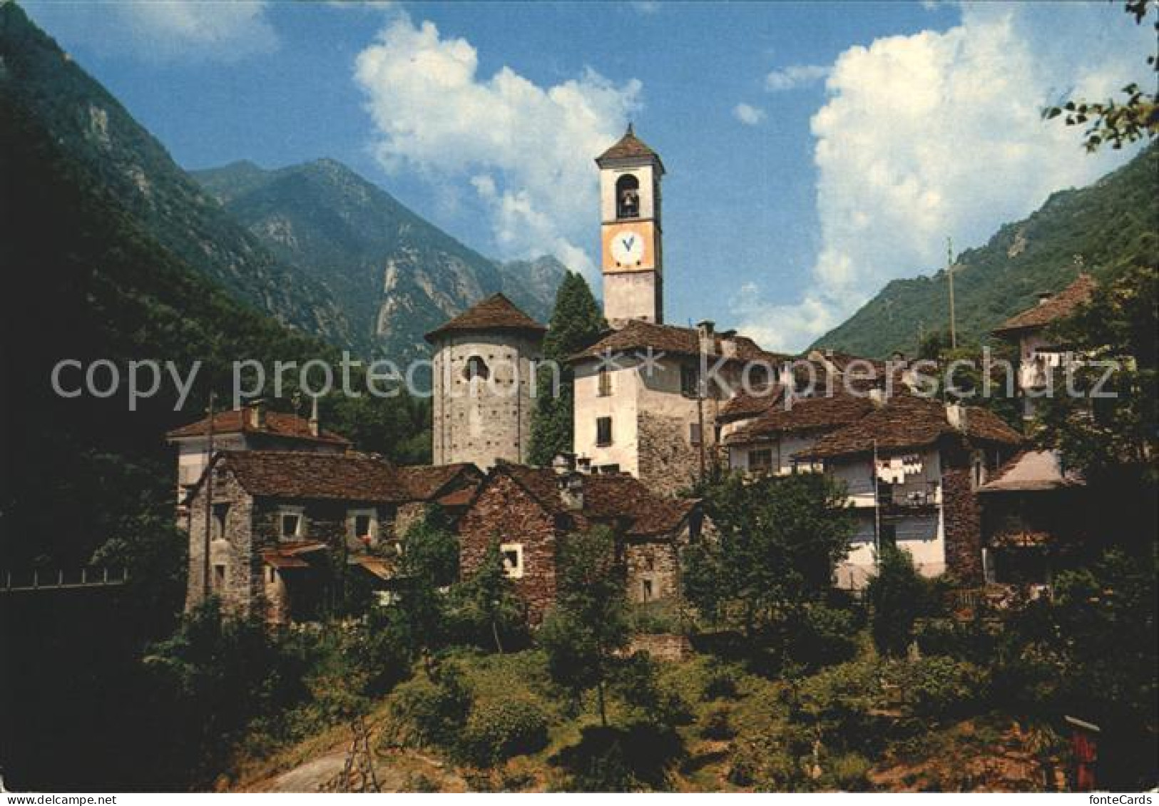 Lavertezzo Ortsansicht mit Kirche