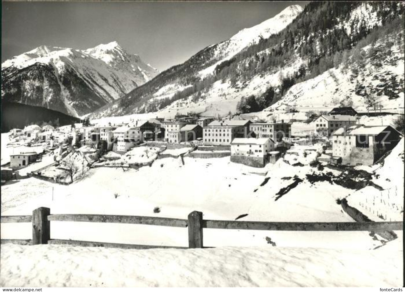 Lavin Schneelandschaft Dorf