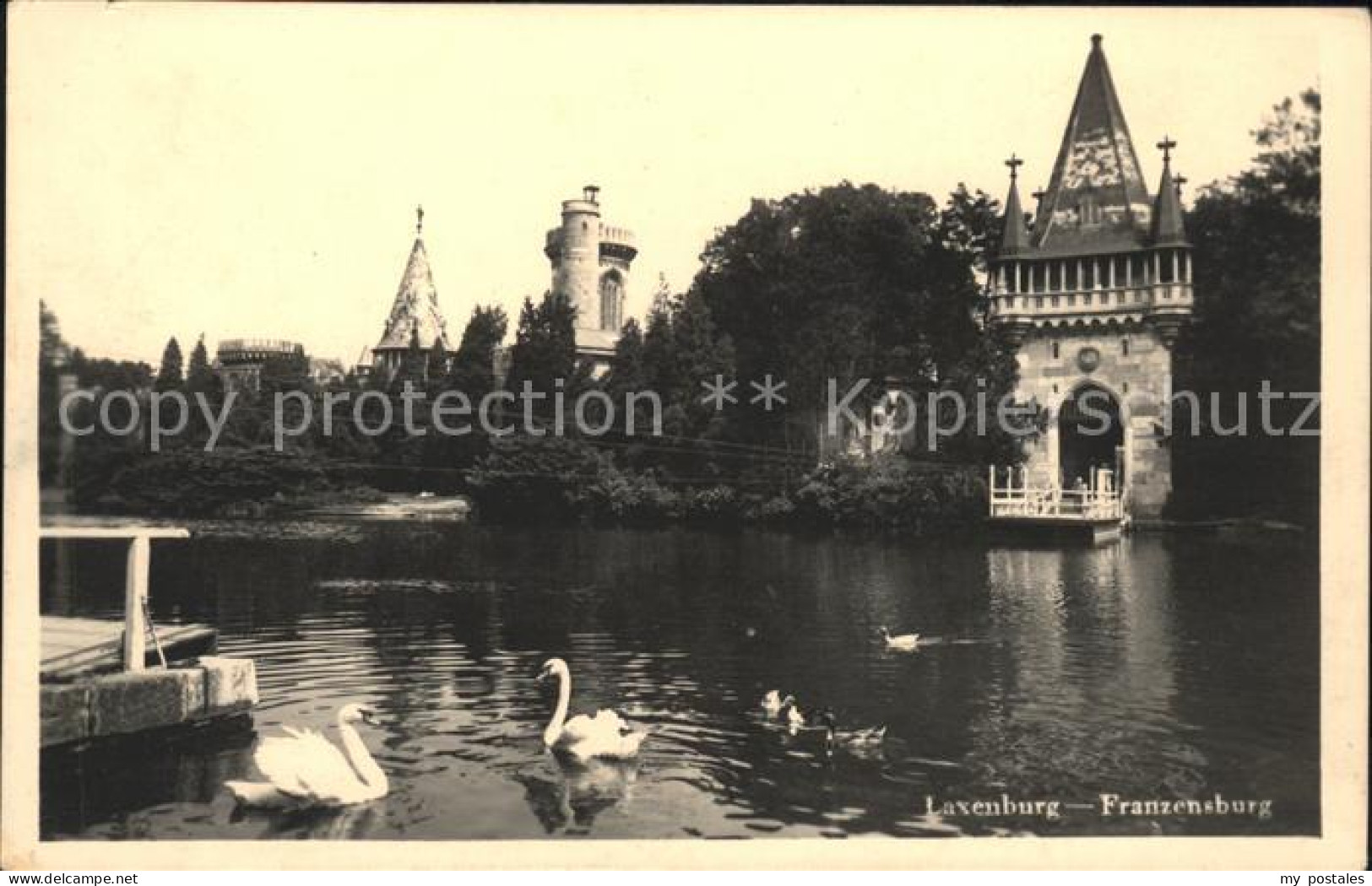 Laxenburg Franzensburg Schwanenteich