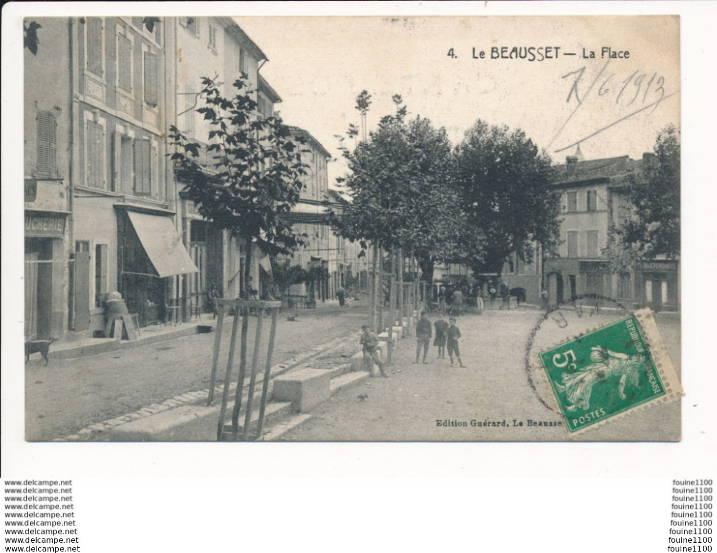 LE BEAUSSET la place