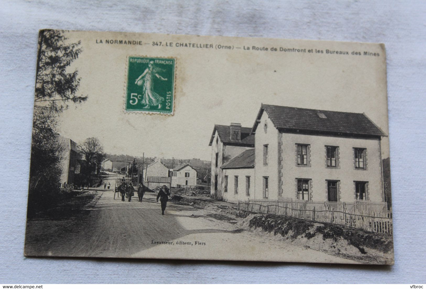 le Chatellier, la route de Domfront et les bureaux des mines, Orne 61