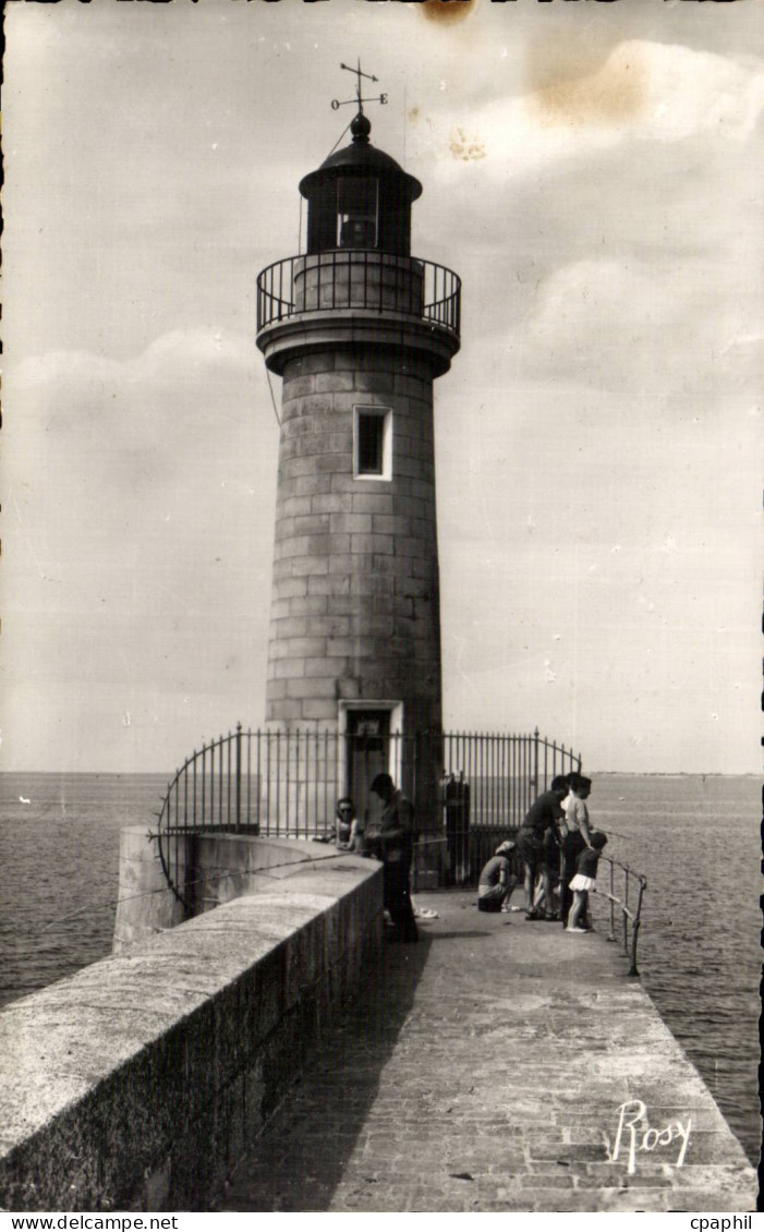 Le Croisic CPSM Le phare Lighthouse