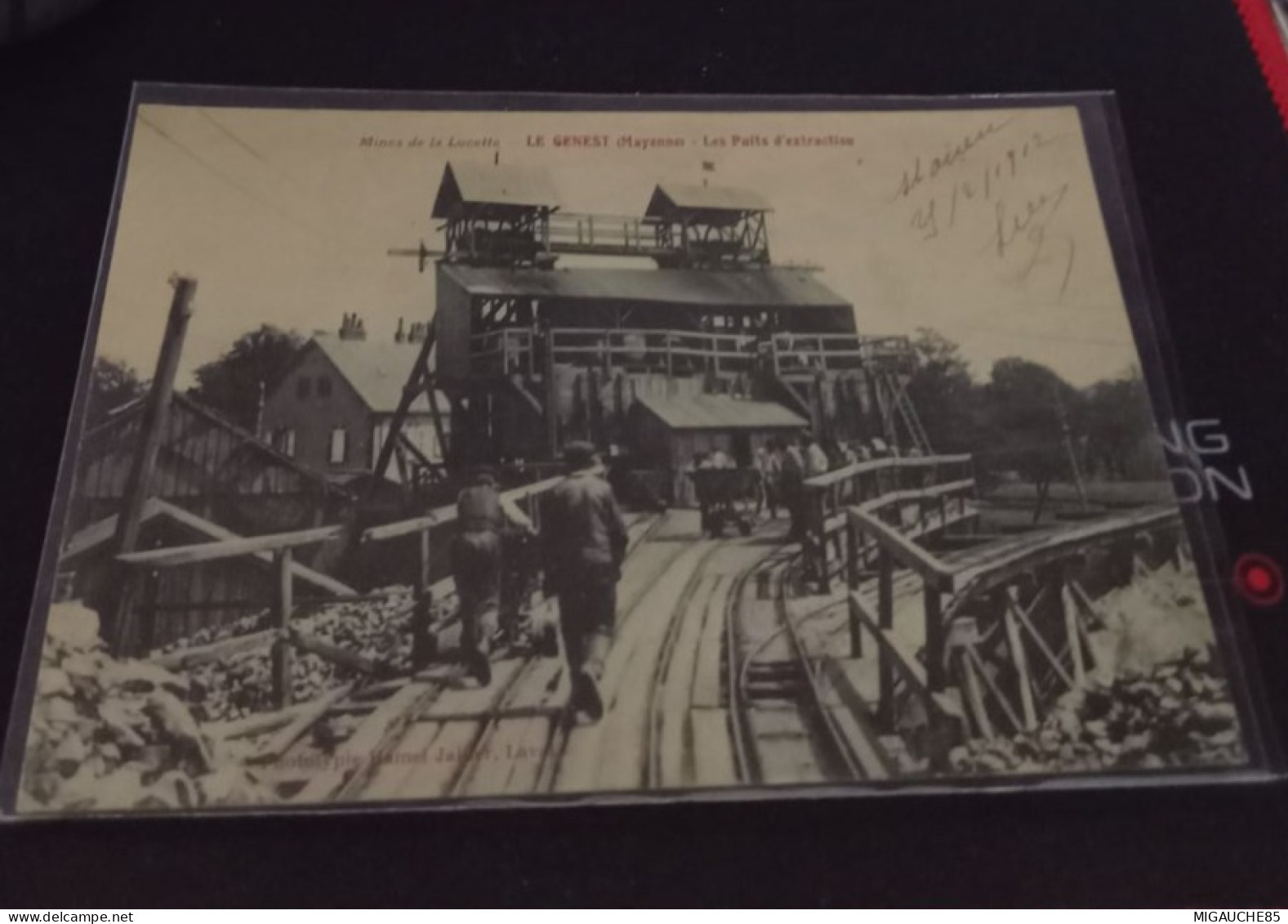 LE  GENEST - les puits d 'extraction