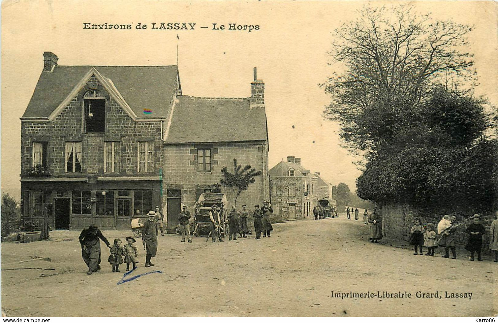 le horps * environs de lassay * une rue du village * villageois