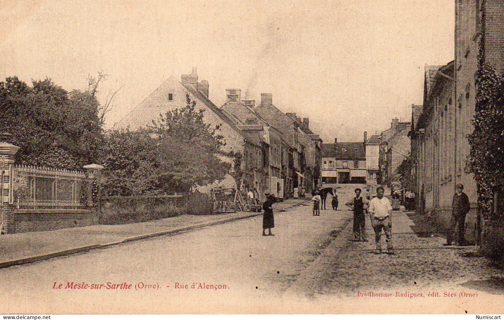 Le Mêle-sur-Sarthe animée rue d'Alençon