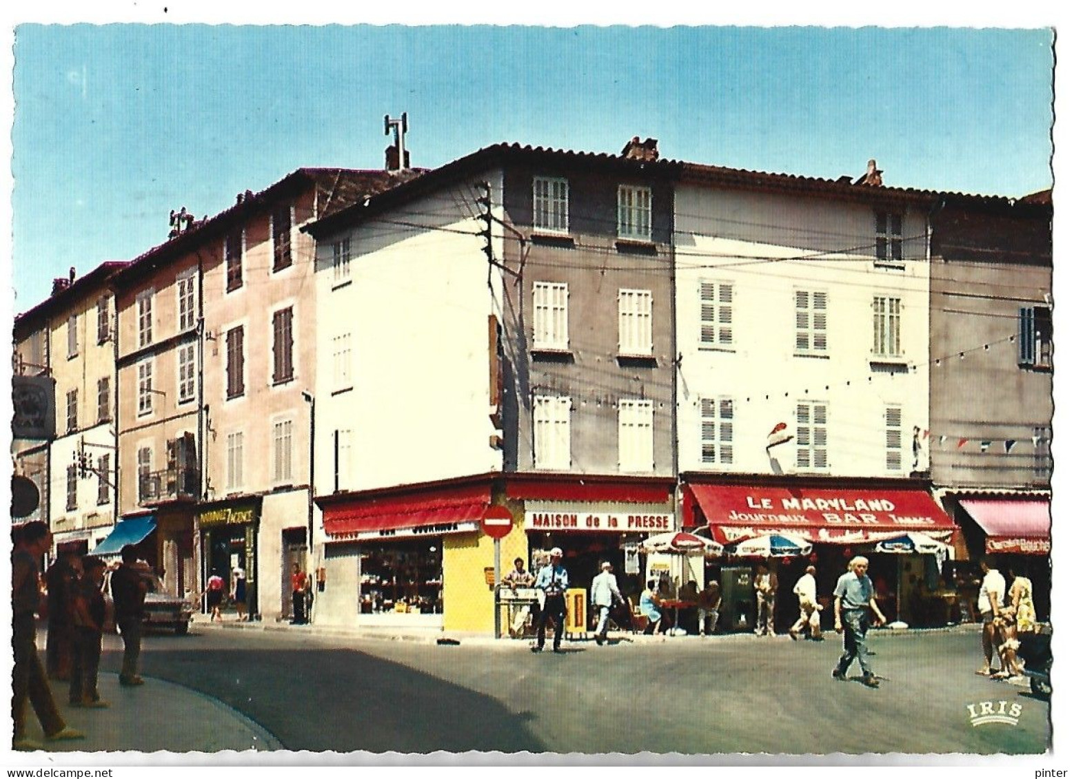 LE MUY - Le Carrefour central