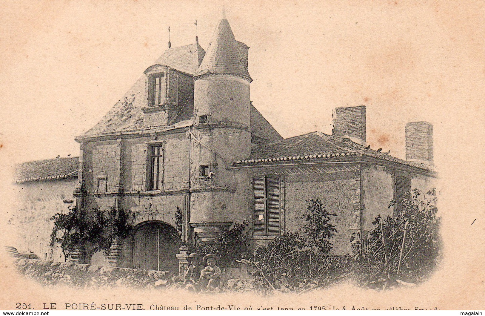 Le Poiré sur Vie : château de Pont-de-Vie