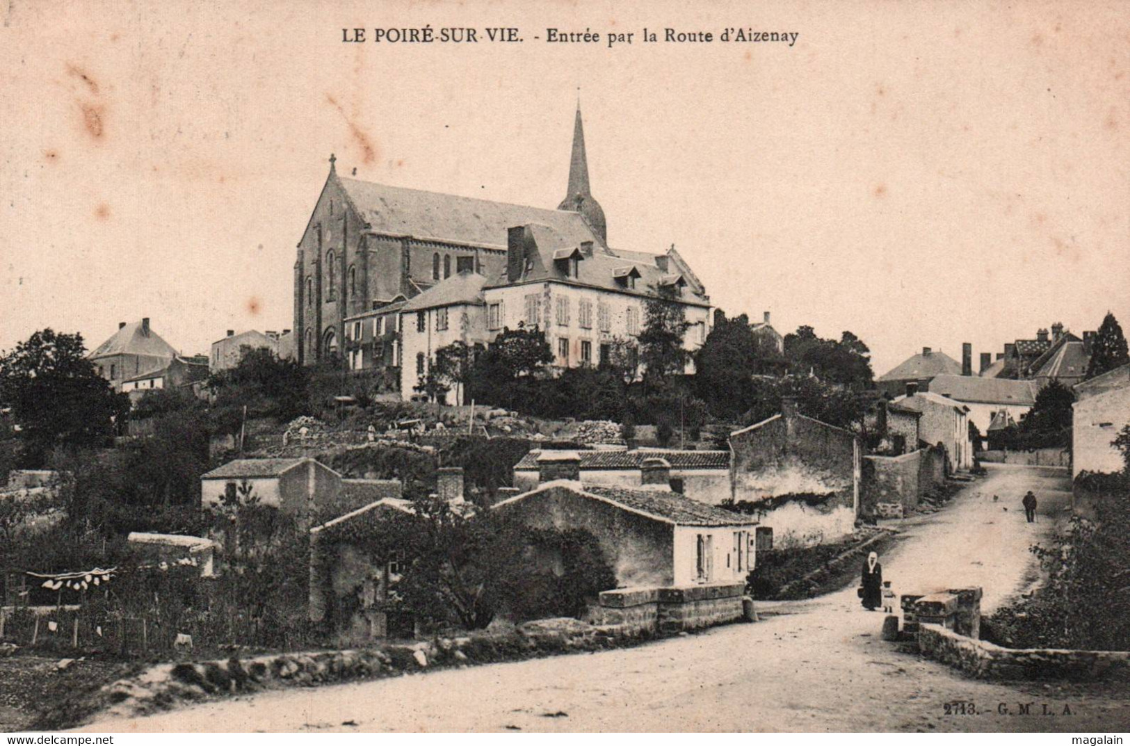 Le Poiré sur Vie : entrée par la route d'Aizenay
