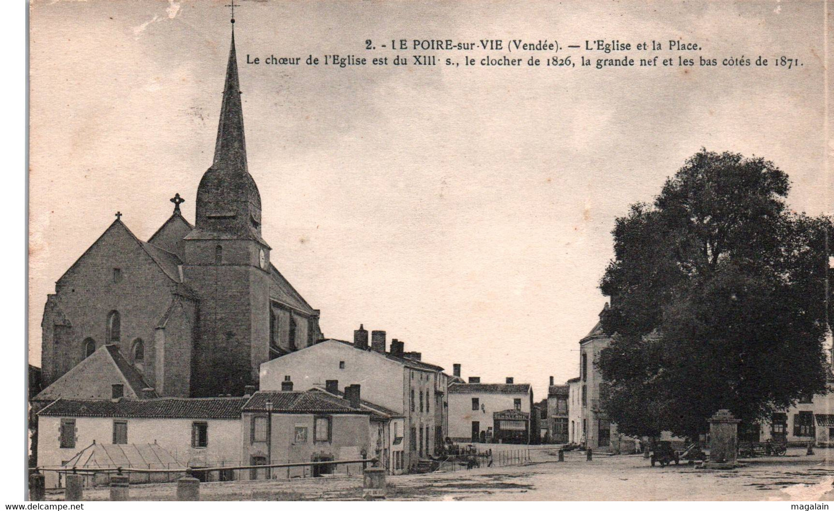 Le Poiré sur Vie : l'église et la place