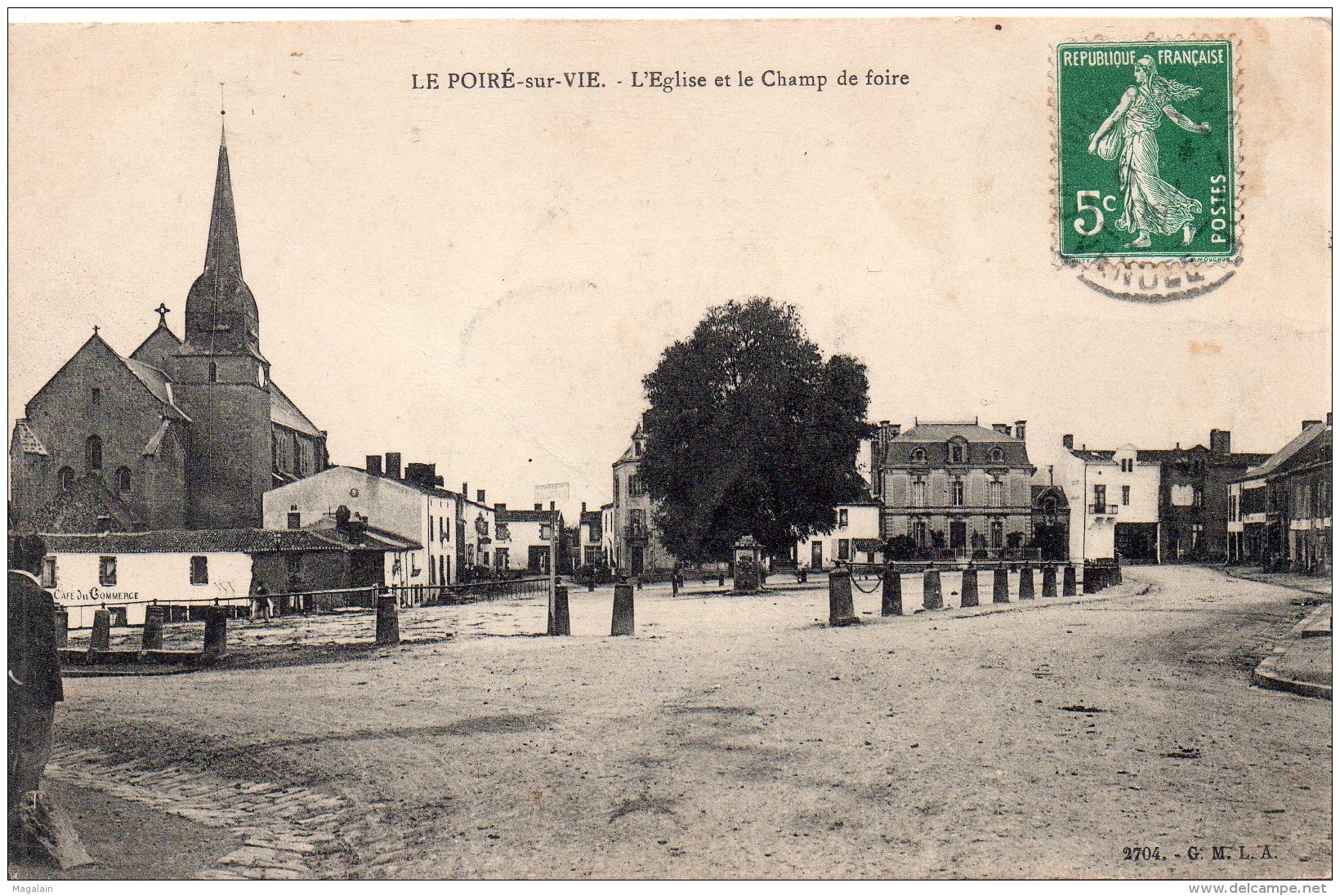 Le Poiré sur Vie : l'église et le champ de foire