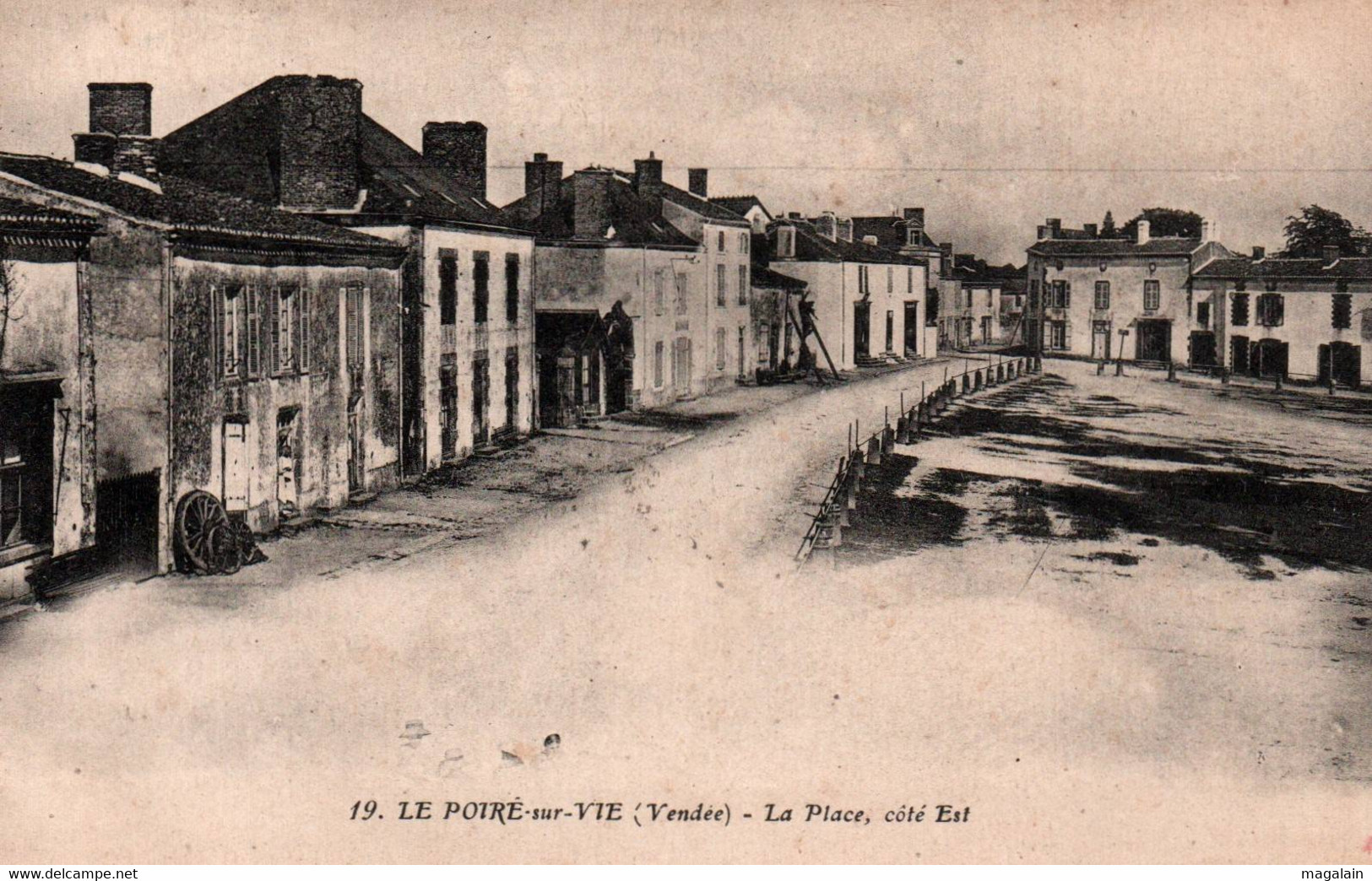 Le Poiré sur Vie : la place côté est