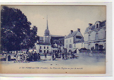 Le Poiré sur Vie : la place de l'église un jour de foire