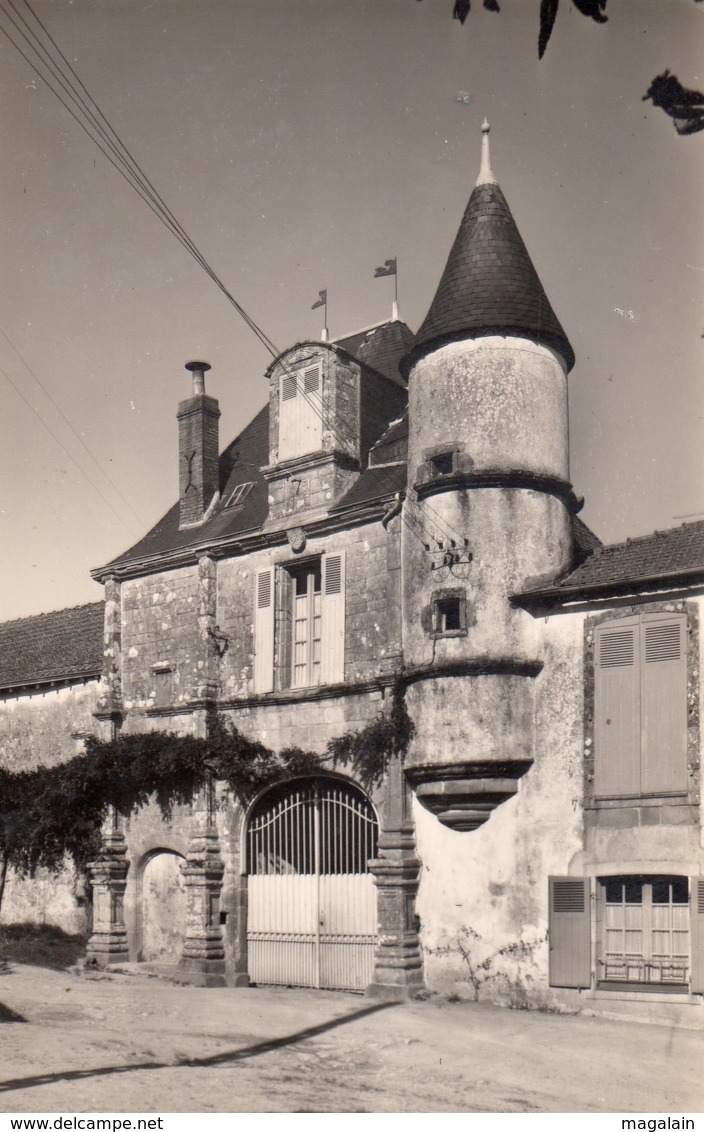 Le Poiré sur Vie : le château du Pont sur Vie