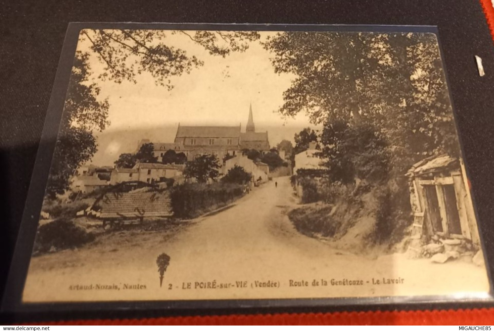 LE poire sur vie *- ROUTE DE LA  GENETOUZE  le lavoir