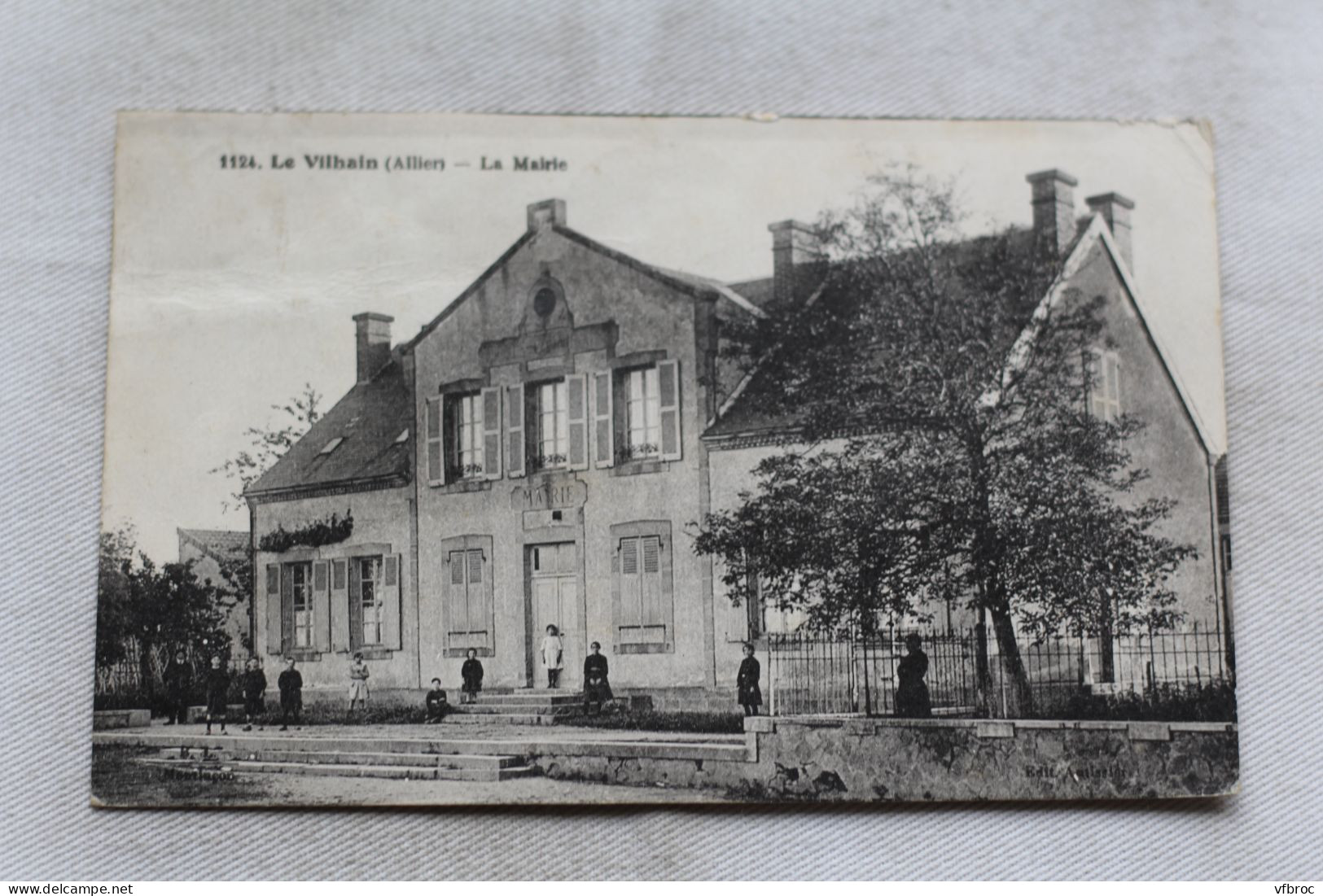 Le Vilhain, la mairie, Allier 03