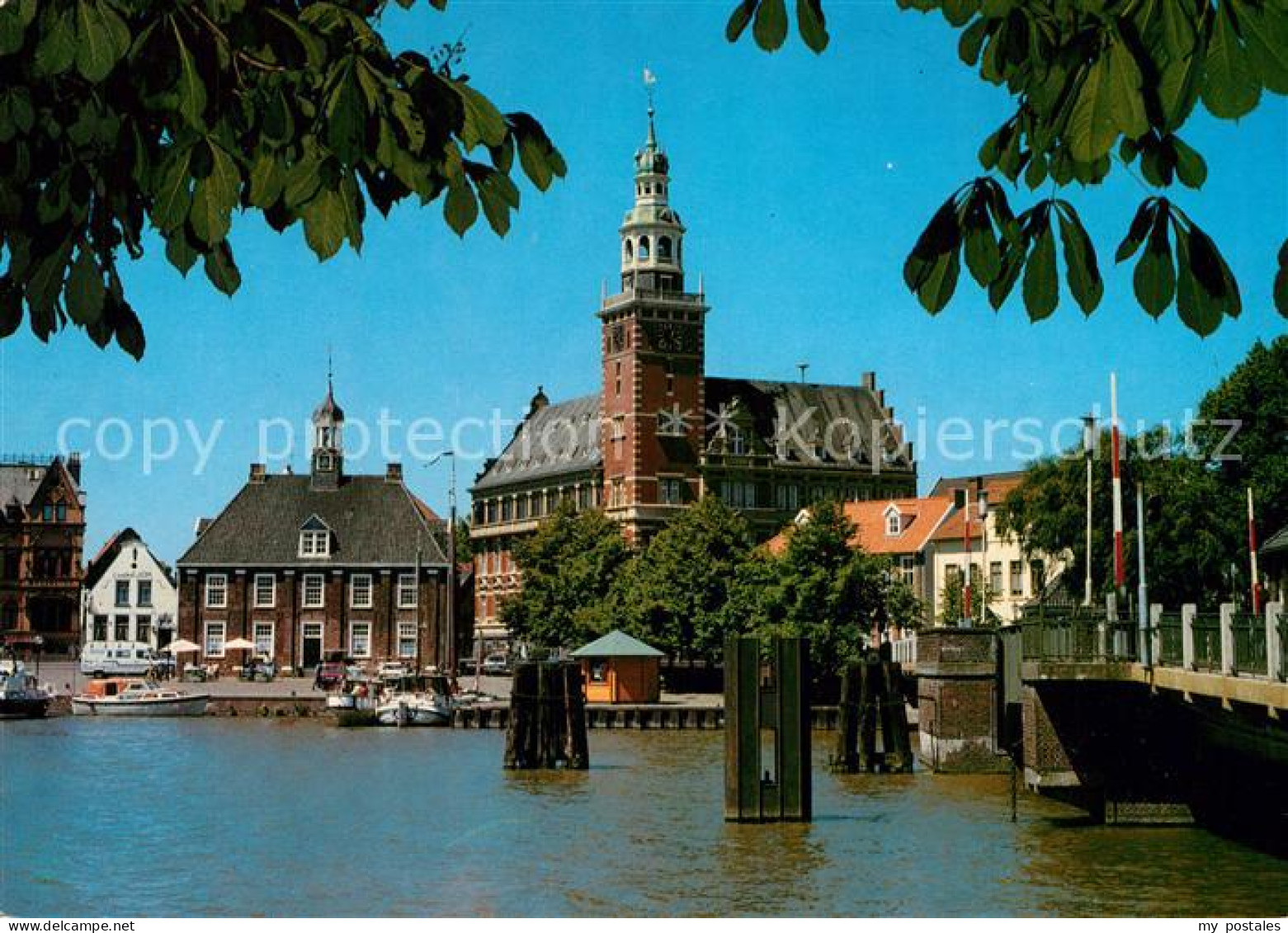 Leer Ostfriesland Blick auf Rathaus und Waage