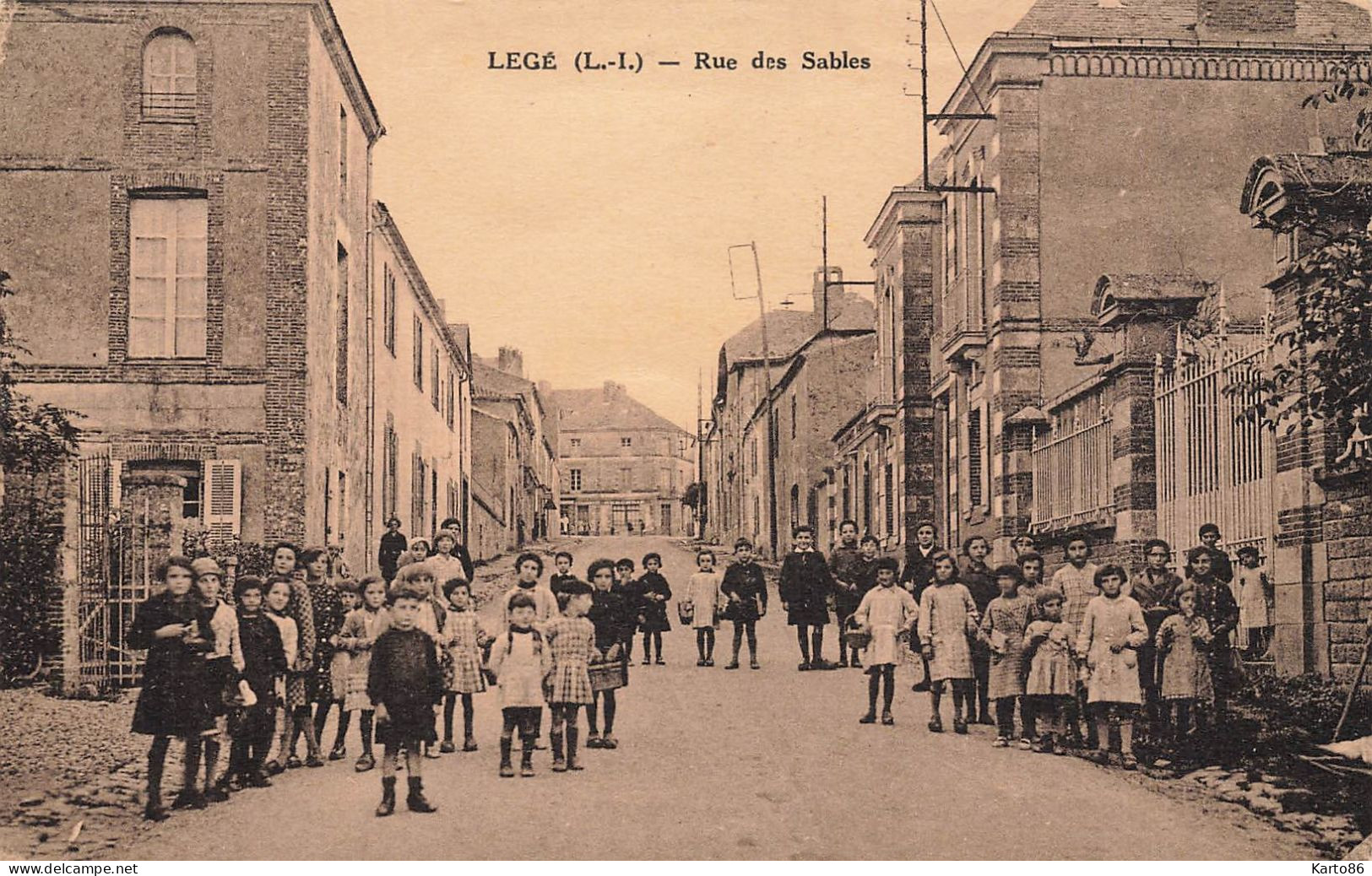 legé * la rue des sables * villageois enfants