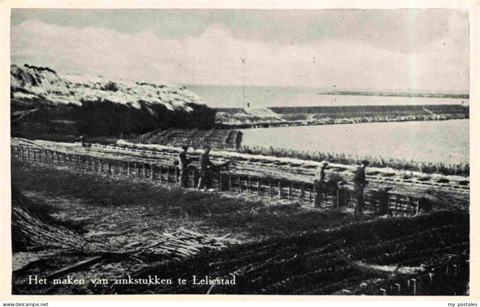 Leliestad Lelystad Flevoland NL Het maken van zinkstukken te Leliestad