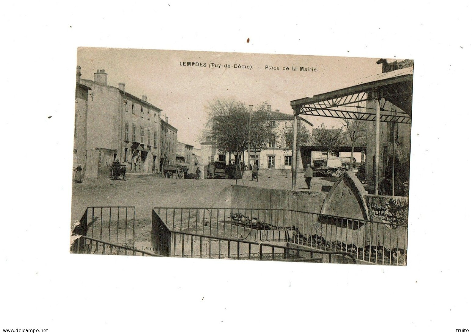 LEMPDES PLACE DE LA MAIRIE