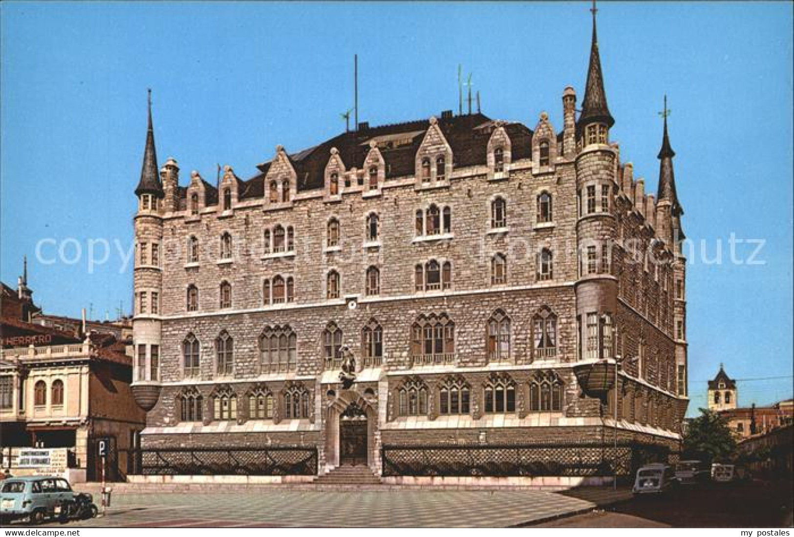 Leon Castilla y Leon Edificio de la Caja de Ahorros