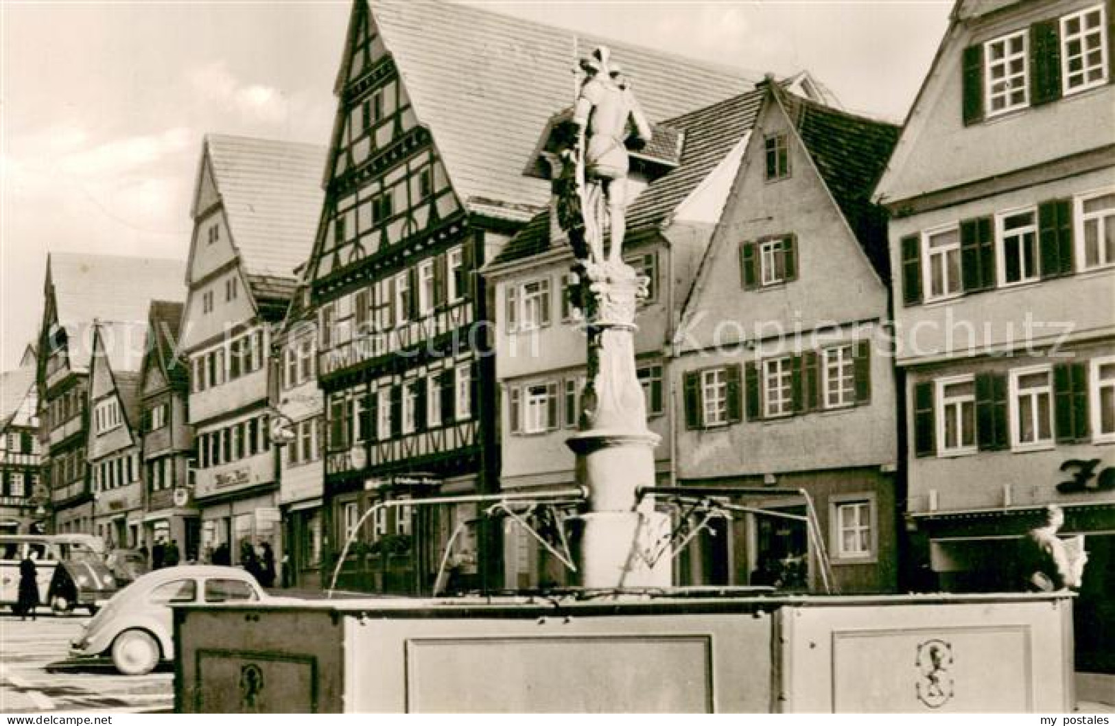 Leonberg Wuerttemberg Marktplatz mit Marktbrunnen
