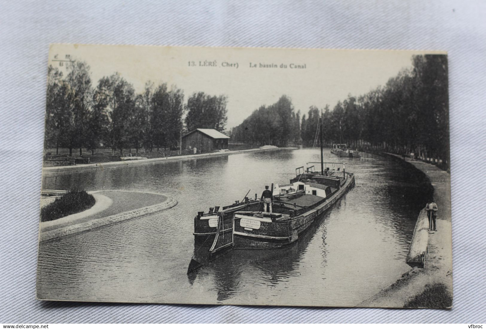 Léré, le bassin du canal, péniches et bateliers, Cher 18