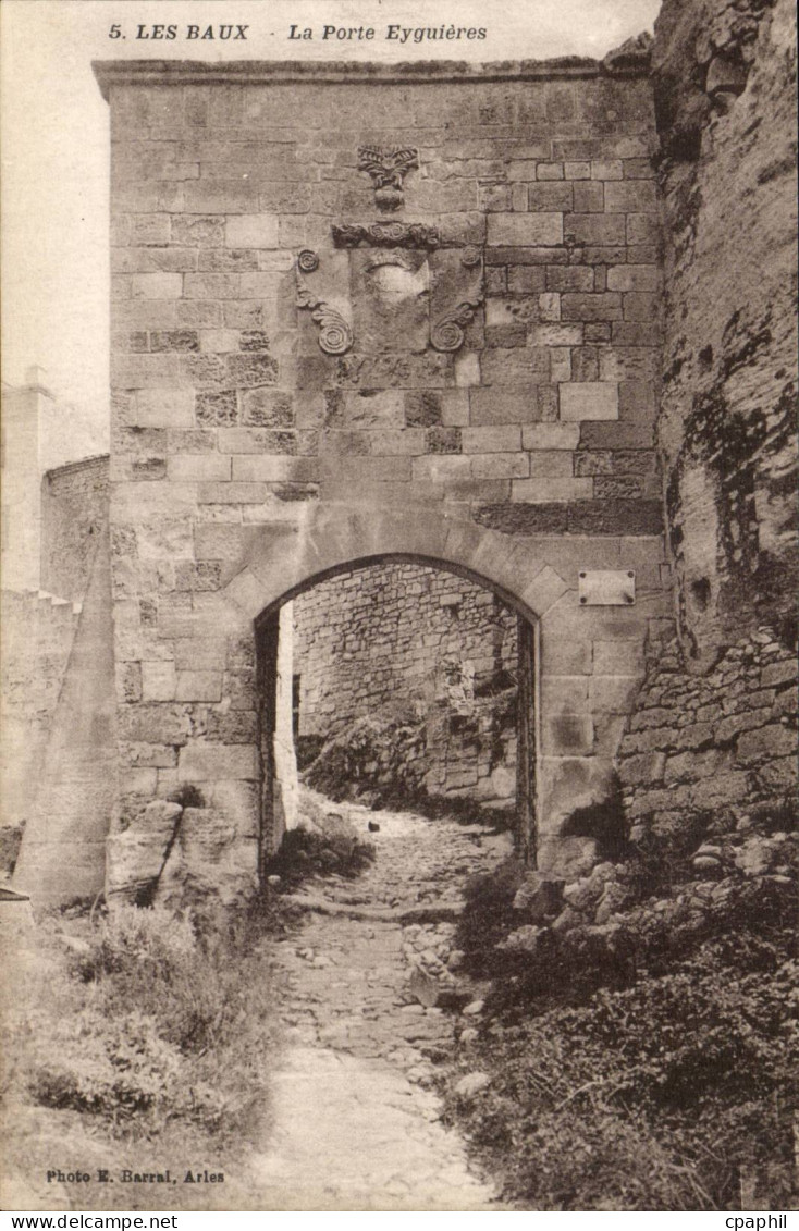 Les Baux - la Porte Eyguieres - CPA
