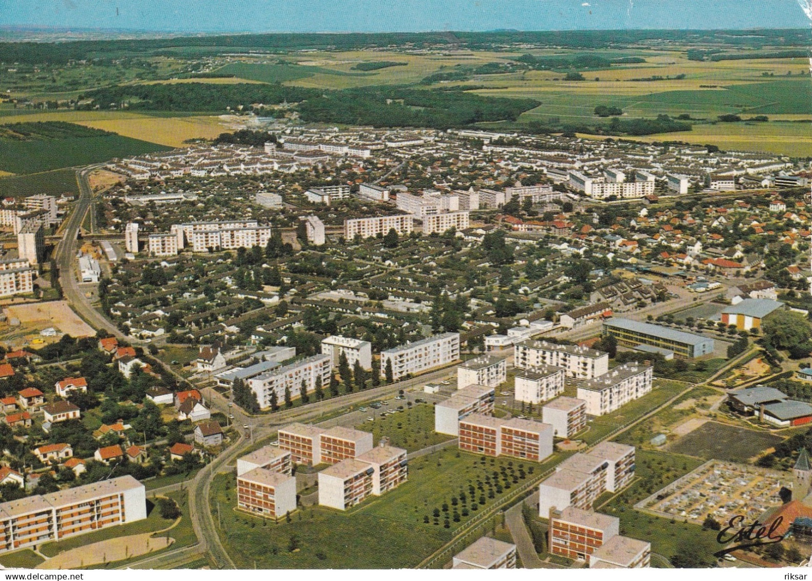 LES CLAYES SOUS BOIS