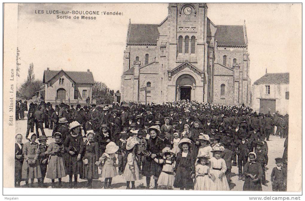 Les Lucs sur Boulogne : sortie de messe