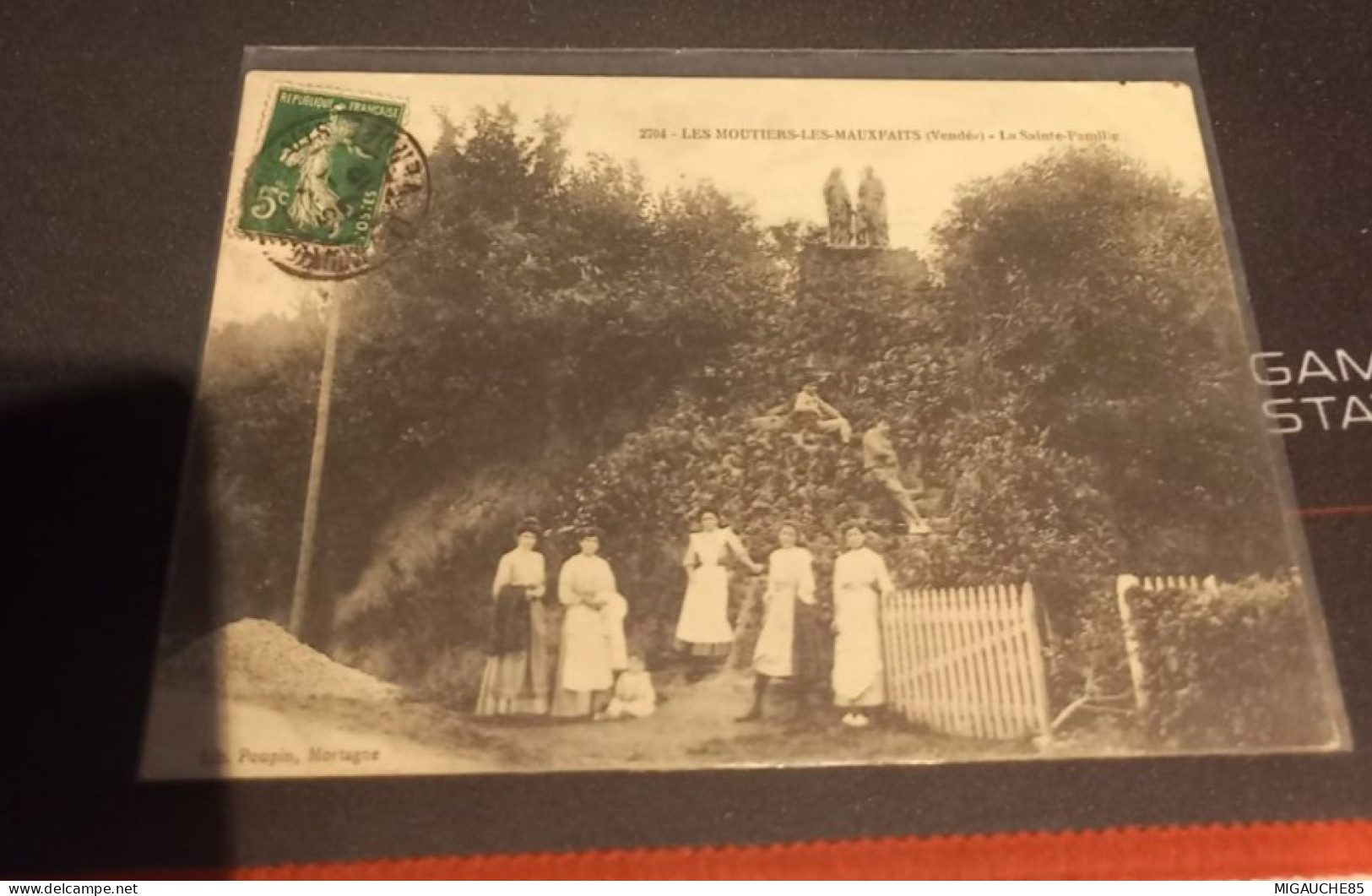 LES MOUTIERS LES MAUXFAITS  N°2704*-  la sainte famille