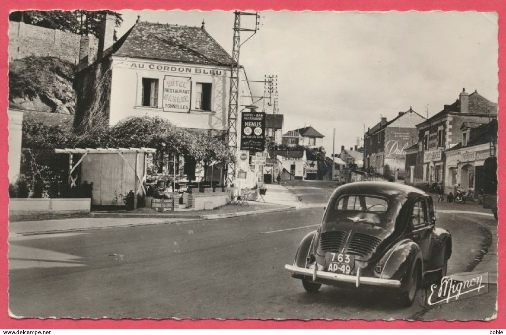 Les Ponts-de-Cé Erigné - Murs - CPSM : Restaurant-Hôtel du Cordon Bleu / Thème Auto 4 CV Renault.