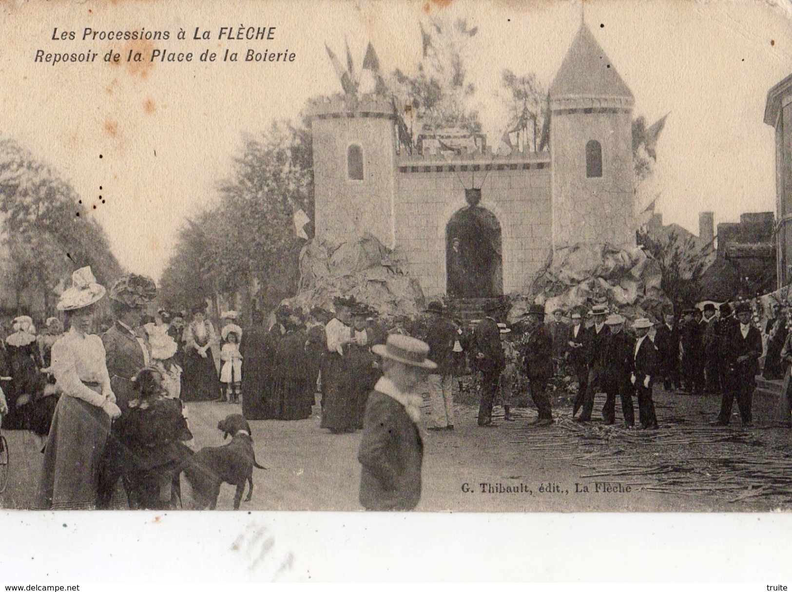 LES PROCESSIONS A LA FLECHE REPOSOIR DE LA PLACE DE LA BOIERIE