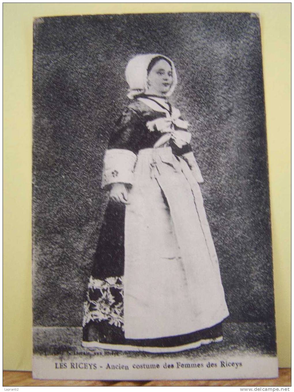 LES RICEYS (AUBE) LE FOLKLORE. LES COSTUMES. ANCIEN COSTUME DES FEMMES DES RICEYS.